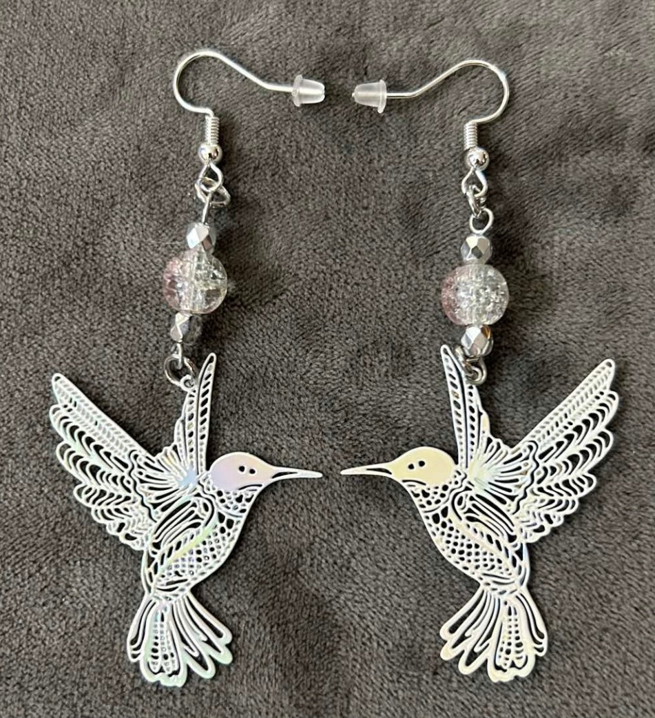 These beautiful filagree white hummingbirds symbolize love, beauty and devotion. They make a perfect addition to your wedding attire.