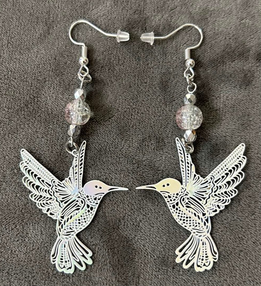 These beautiful filagree white hummingbirds symbolize love, beauty and devotion. They make a perfect addition to your wedding attire.