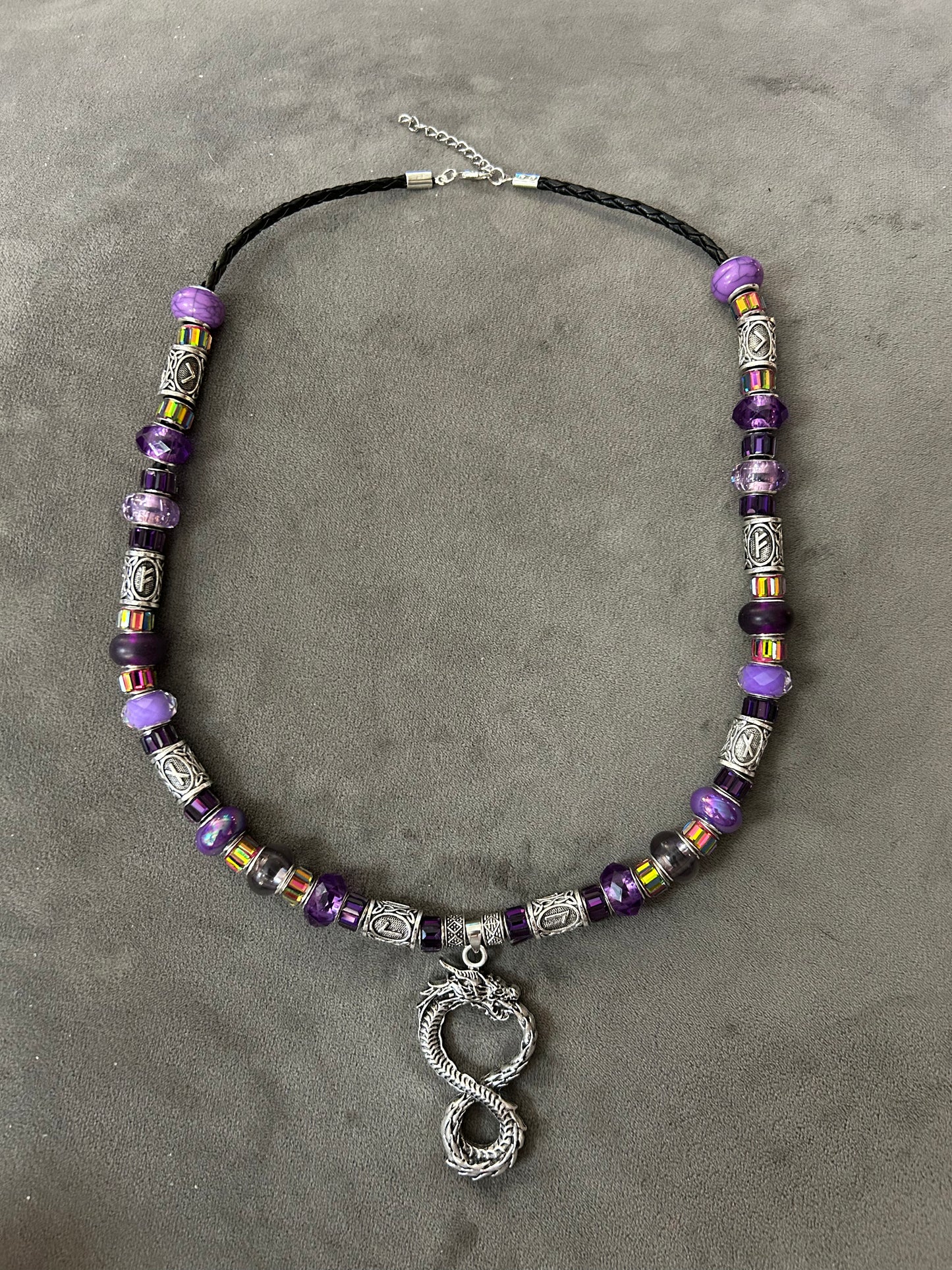 Inspired by the dragon Jormungandr of Norse mythology.
It symbolizes the infinite continuous cycle of life. Made with rune spacers, glass slat spacers and European beads.