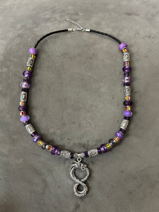 Inspired by the dragon Jormungandr of Norse mythology.
It symbolizes the infinite continuous cycle of life. Made with rune spacers, glass slat spacers and European beads.